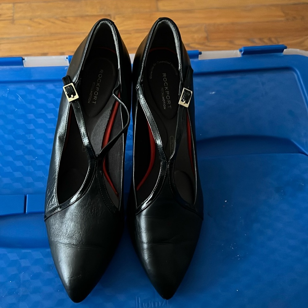 Never worn. Rockport. Soft leather closed-pointed toe heels. Size 10M